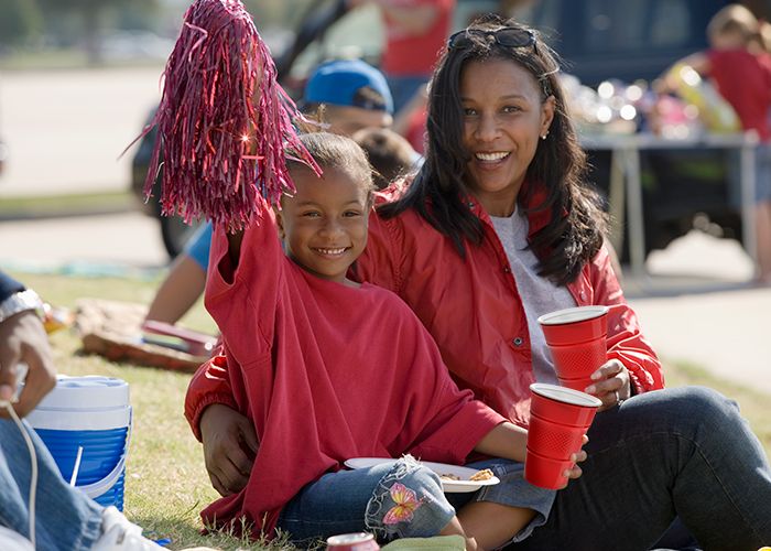 GettyImages-200522032-001_Mom and Daughter with Red Retail Cups_scaled